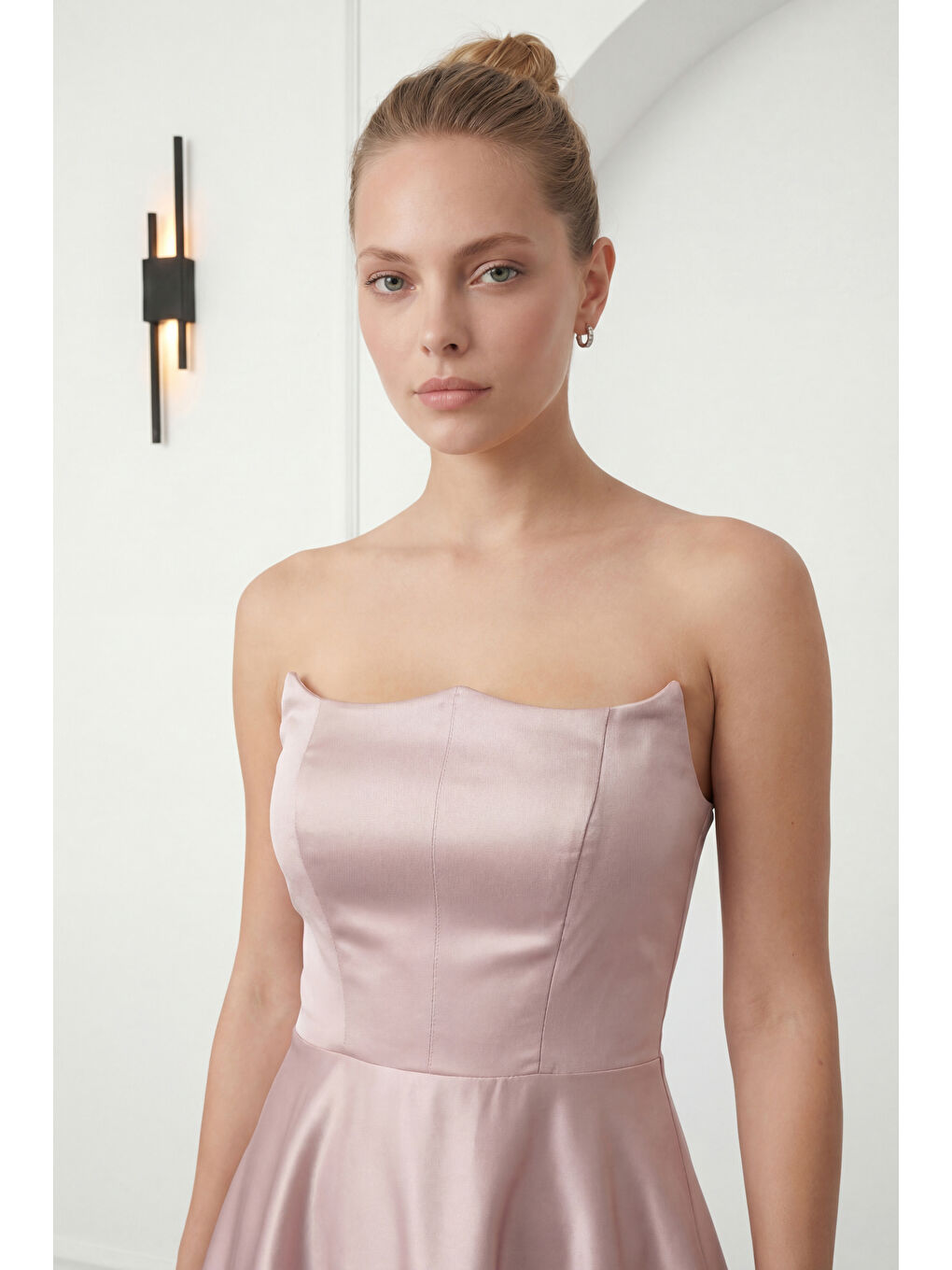 Pembe Kadın Pudra Dar Kalıp Straplez Yaka Saten Mini Mezuniyet Abiye Elbise-2