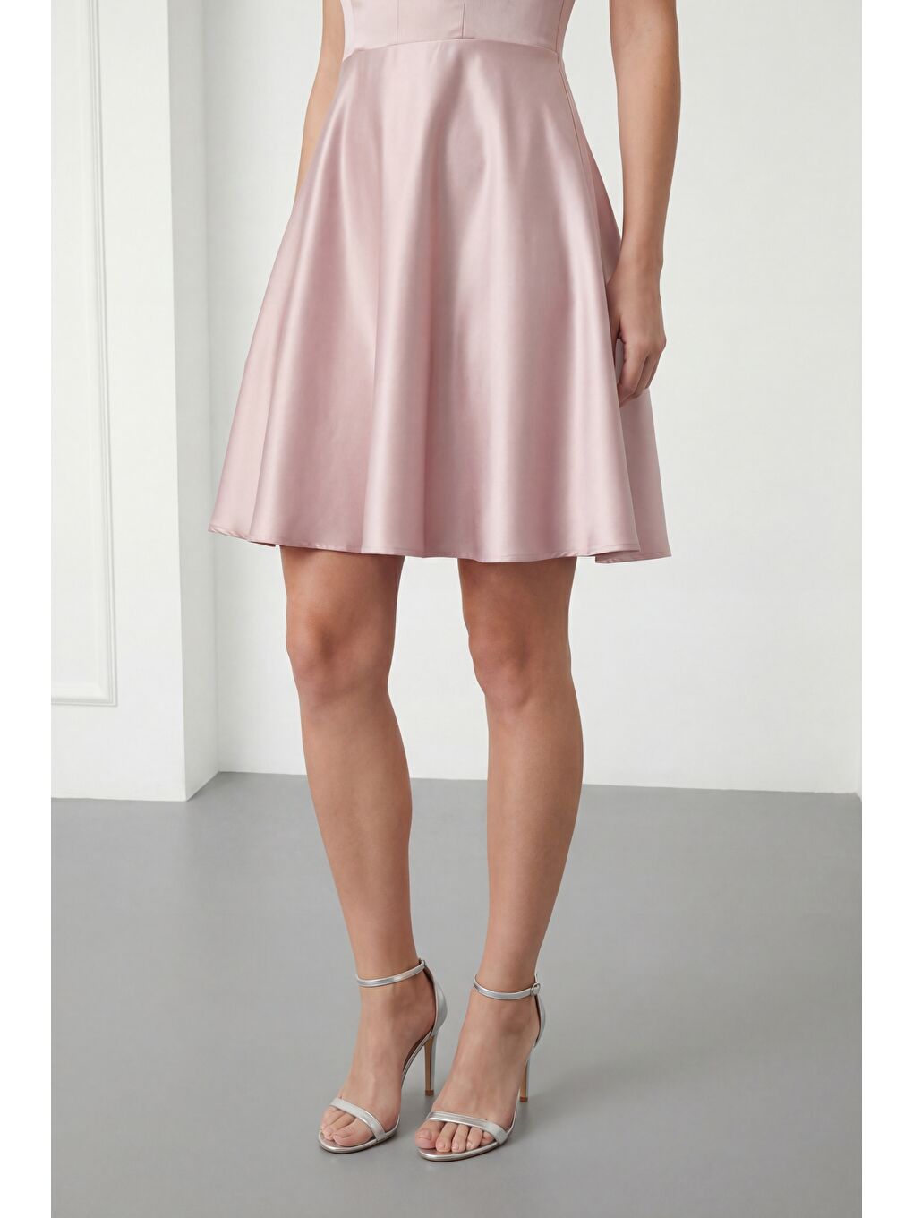 Pembe Kadın Pudra Dar Kalıp Straplez Yaka Saten Mini Mezuniyet Abiye Elbise-3