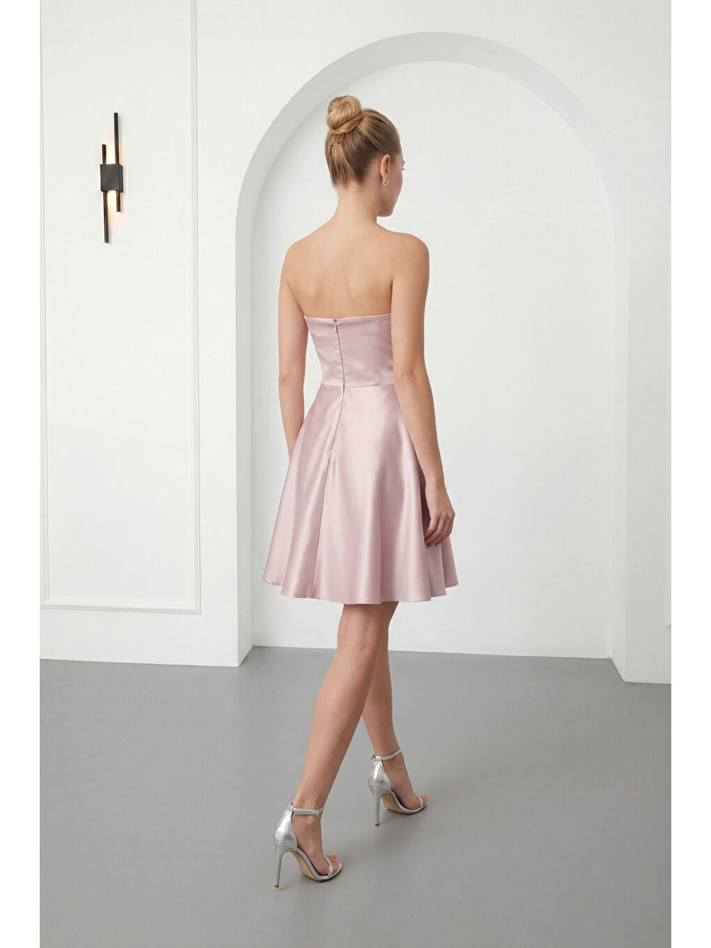 Pembe Kadın Pudra Dar Kalıp Straplez Yaka Saten Mini Mezuniyet Abiye Elbise-5