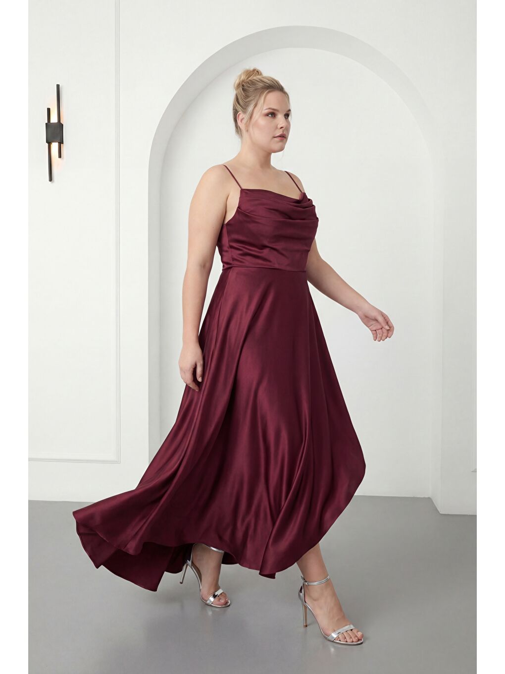 Kadın Bordo Volanlı Yırtmaçlı Büyük Beden Saten Abiye Mezuniyet Elbisesi-1