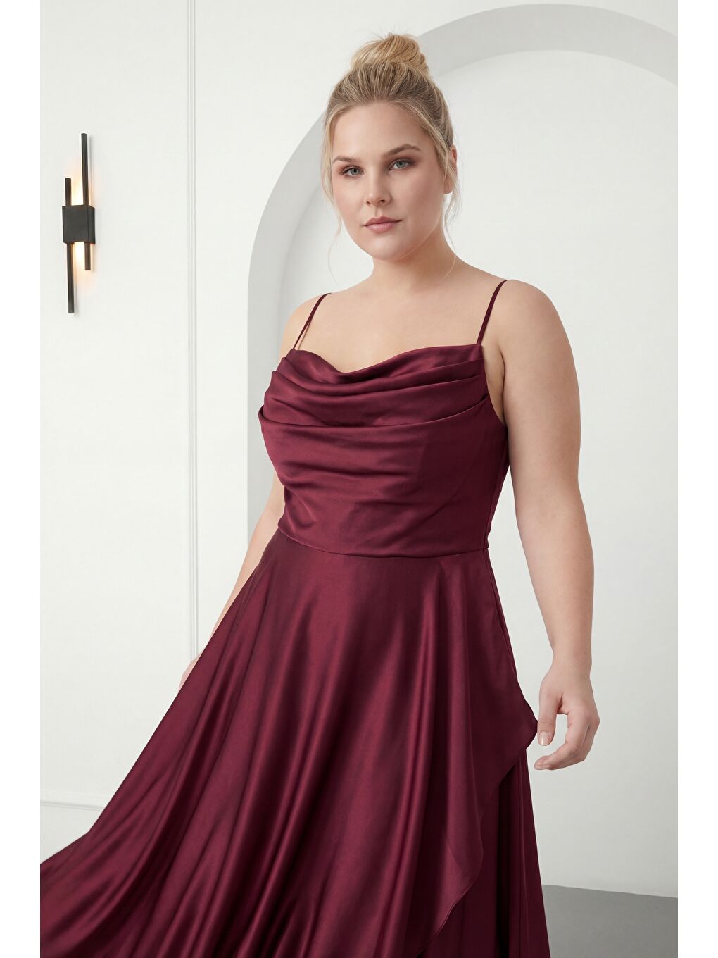 Kadın Bordo Volanlı Yırtmaçlı Büyük Beden Saten Abiye Mezuniyet Elbisesi-2