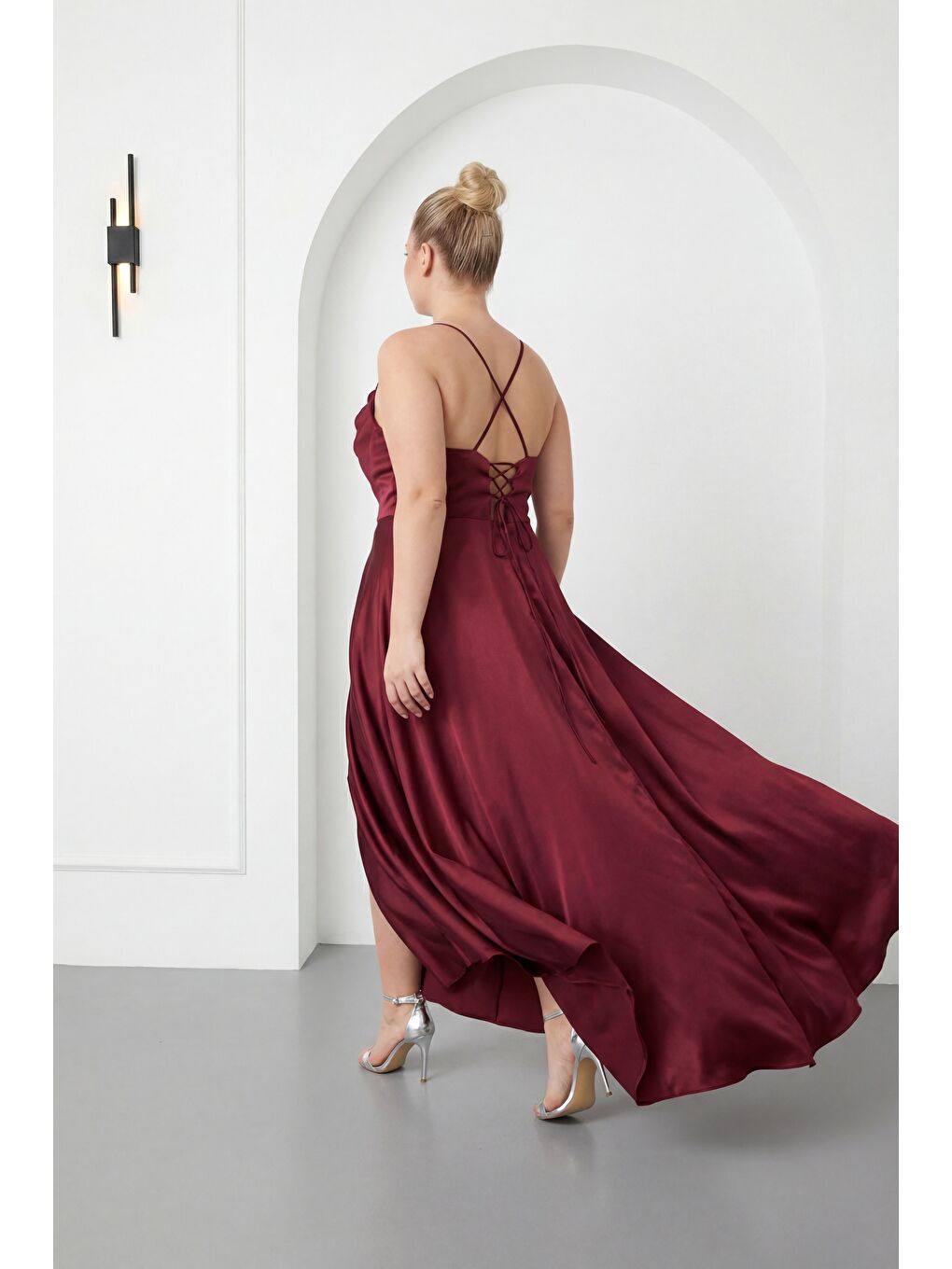 Kadın Bordo Volanlı Yırtmaçlı Büyük Beden Saten Abiye Mezuniyet Elbisesi-5