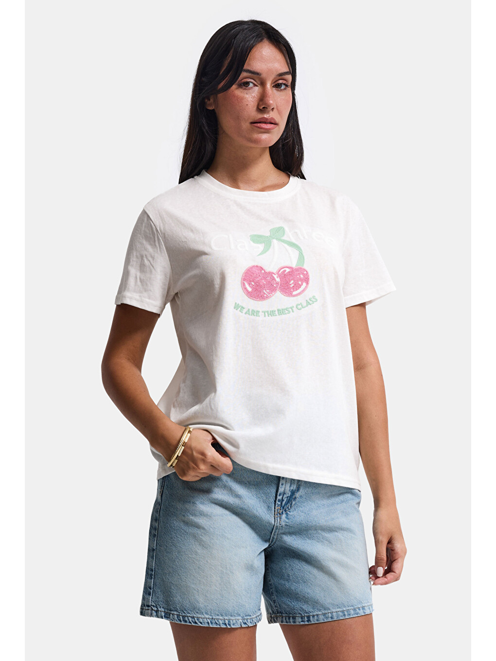 Kadın Beyaz Kiraz Nakışlı Bol Kesim Tasarım T-shirt-3