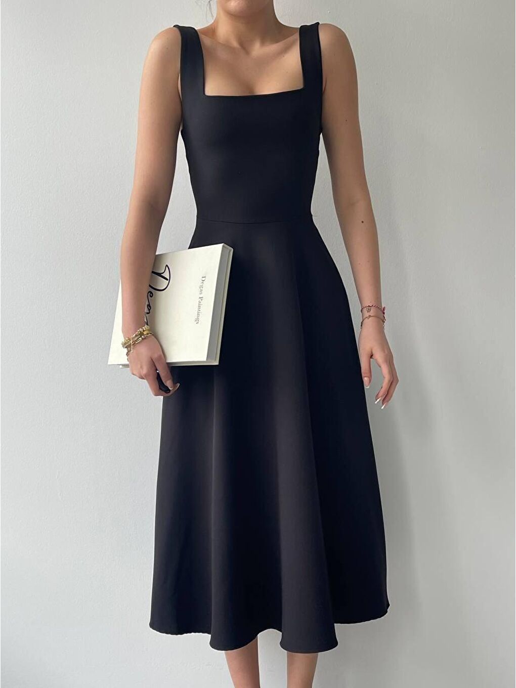 Siyah Askılı Midiboy Elbise