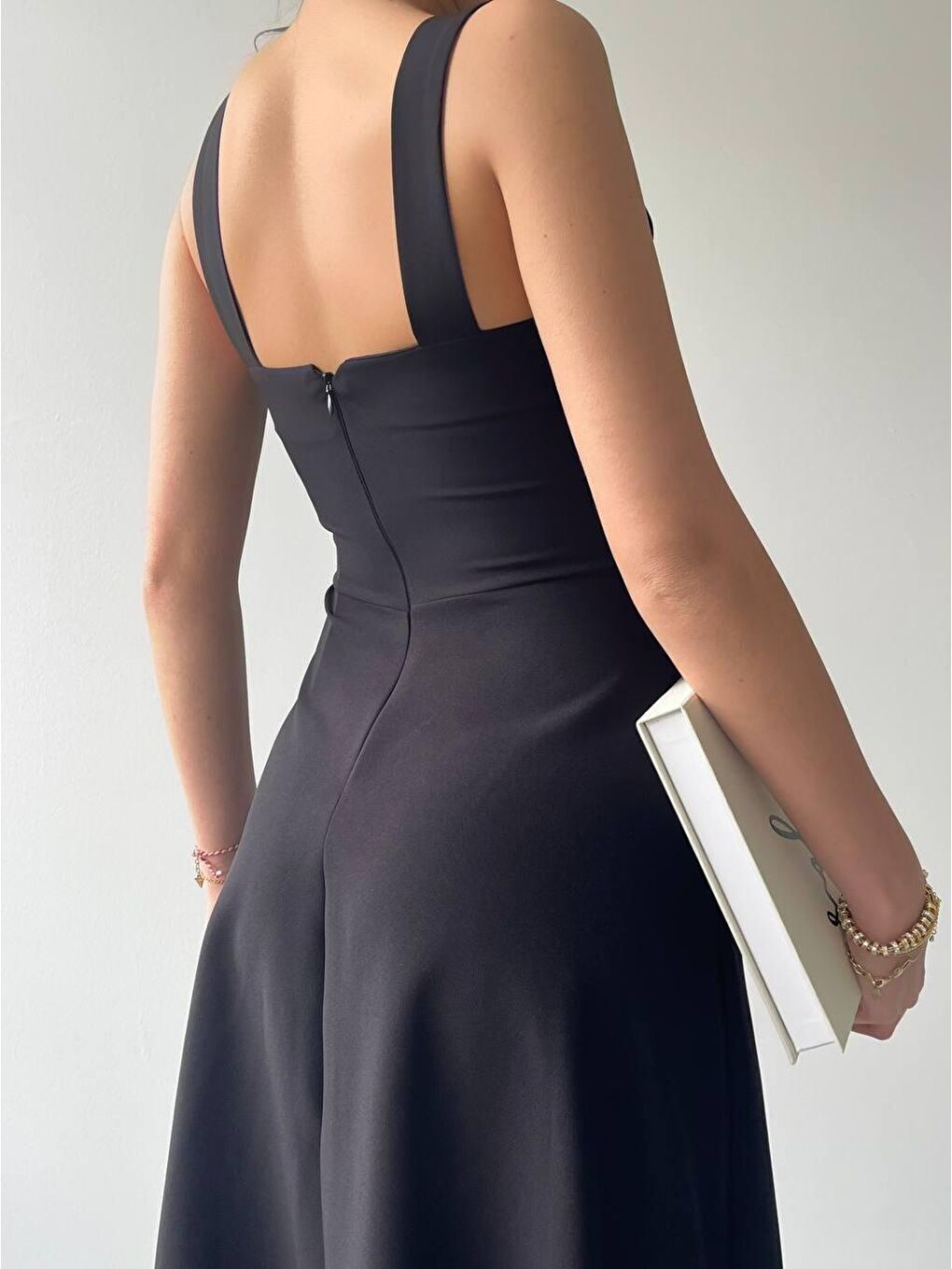 Siyah Askılı Midiboy Elbise-2