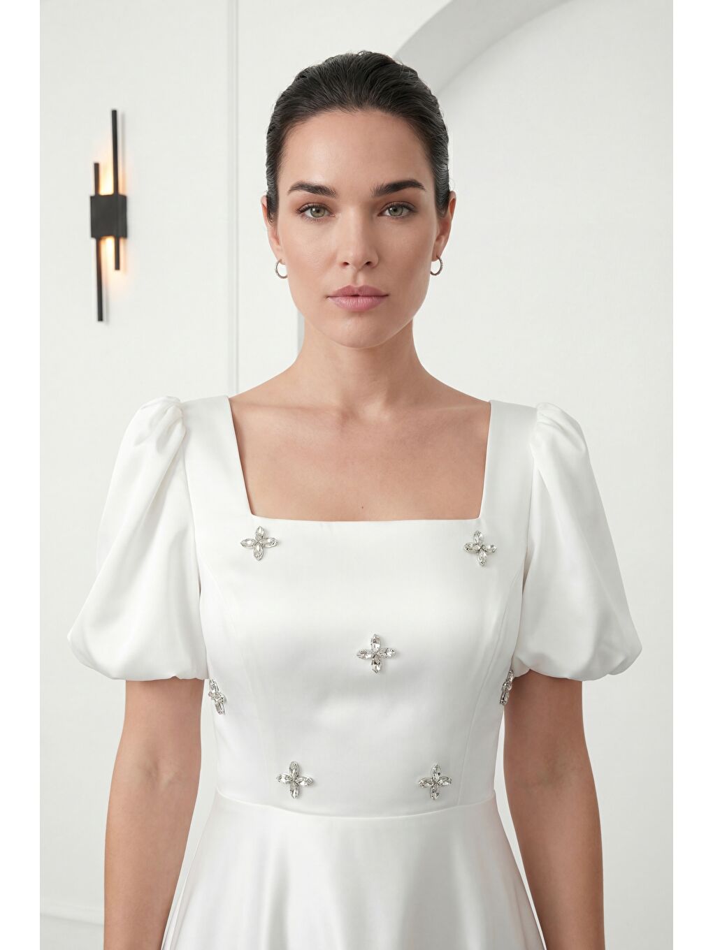 Kadın Beyaz Kare Yaka Balon Kol Taşlı Uzun Saten Abiye Elbise-2