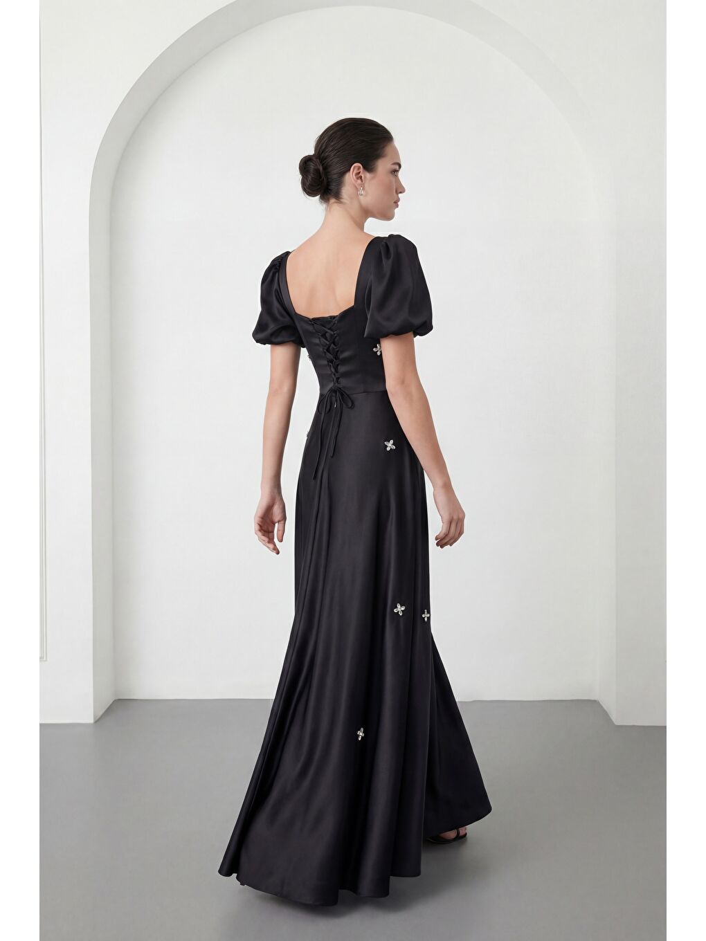 Kadın Siyah Kare Yaka Balon Kol Taşlı Uzun Saten Abiye Elbise-5