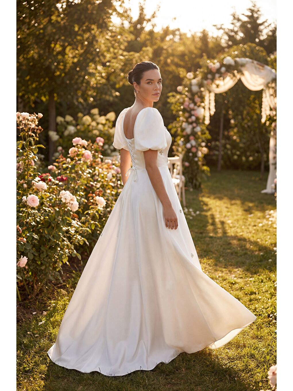 Kadın Beyaz Kare Yaka Balon Kol Taşlı Uzun Saten Abiye Elbise-4