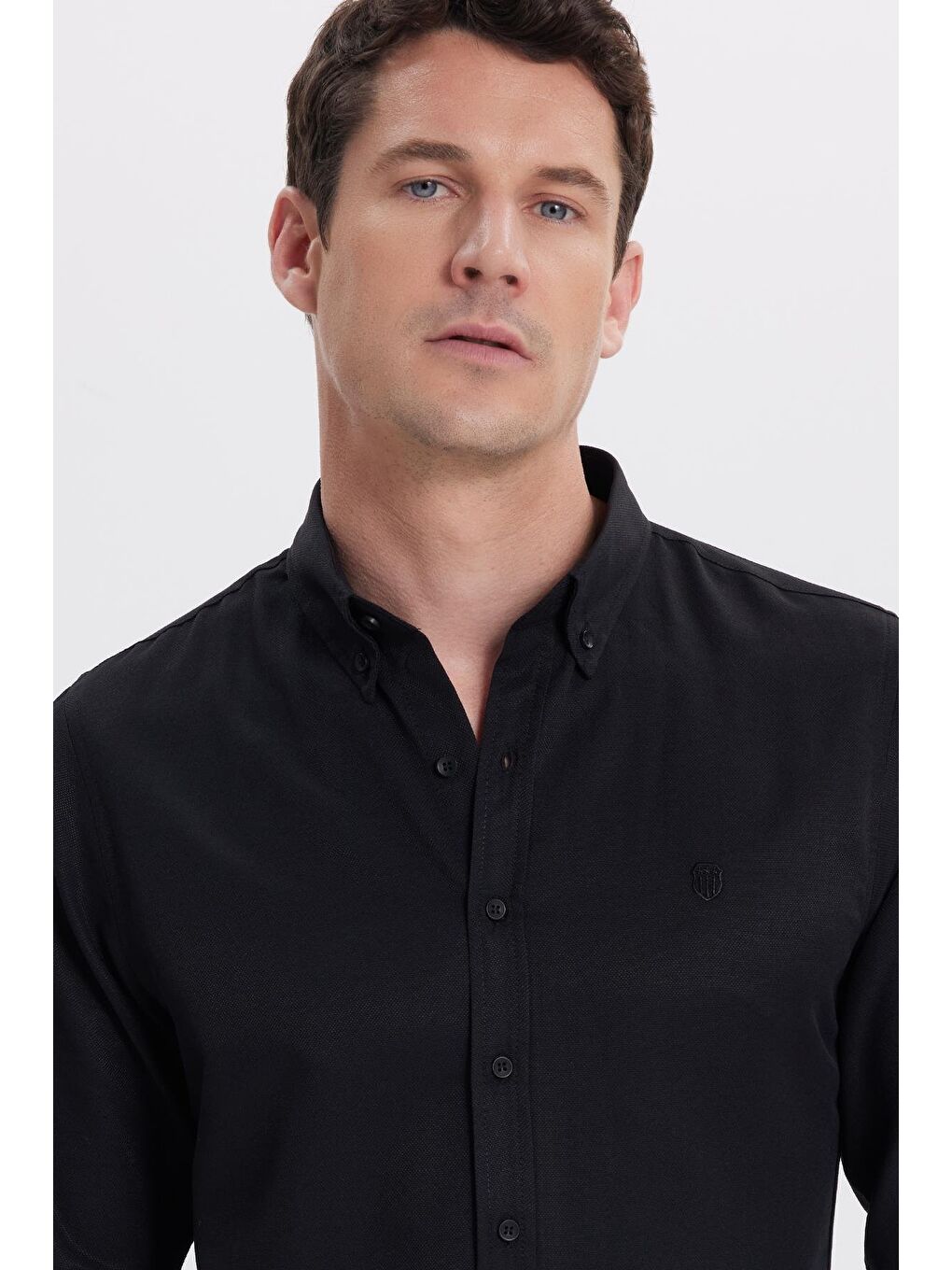 Erkek Slim Fit Dar Kesim Düz Oxford Armalı  Düğmeli Yaka Siyah Spor Gömlek-1