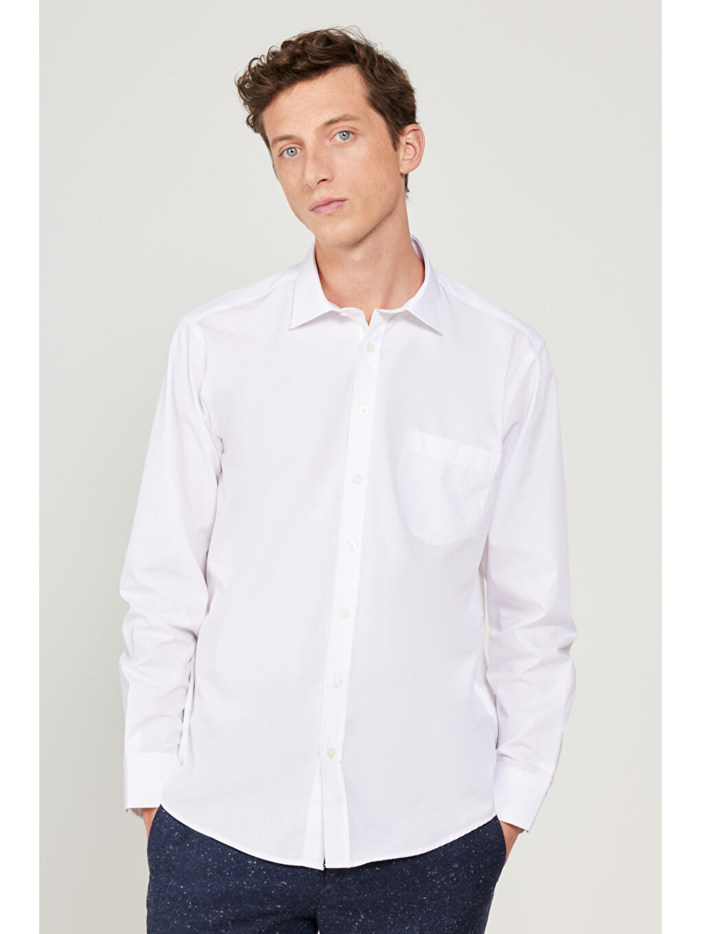 Erkek Beyaz Kolay Ütülenebilir Comfort Fit Geniş Kesim Klasik Yaka Gömlek-2