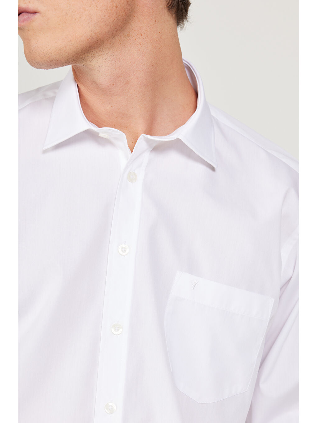 Erkek Beyaz Kolay Ütülenebilir Comfort Fit Geniş Kesim Klasik Yaka Gömlek-3