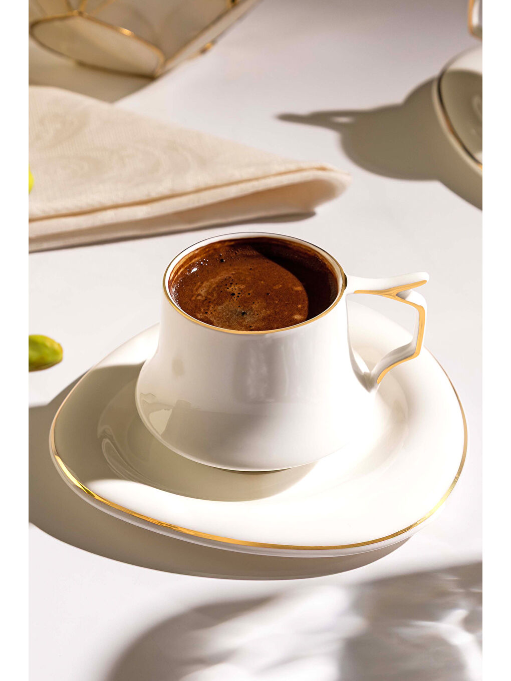 Beyaz Angela 6 Kişilik 12 Parça Porselen Kahve Fincan Takımı