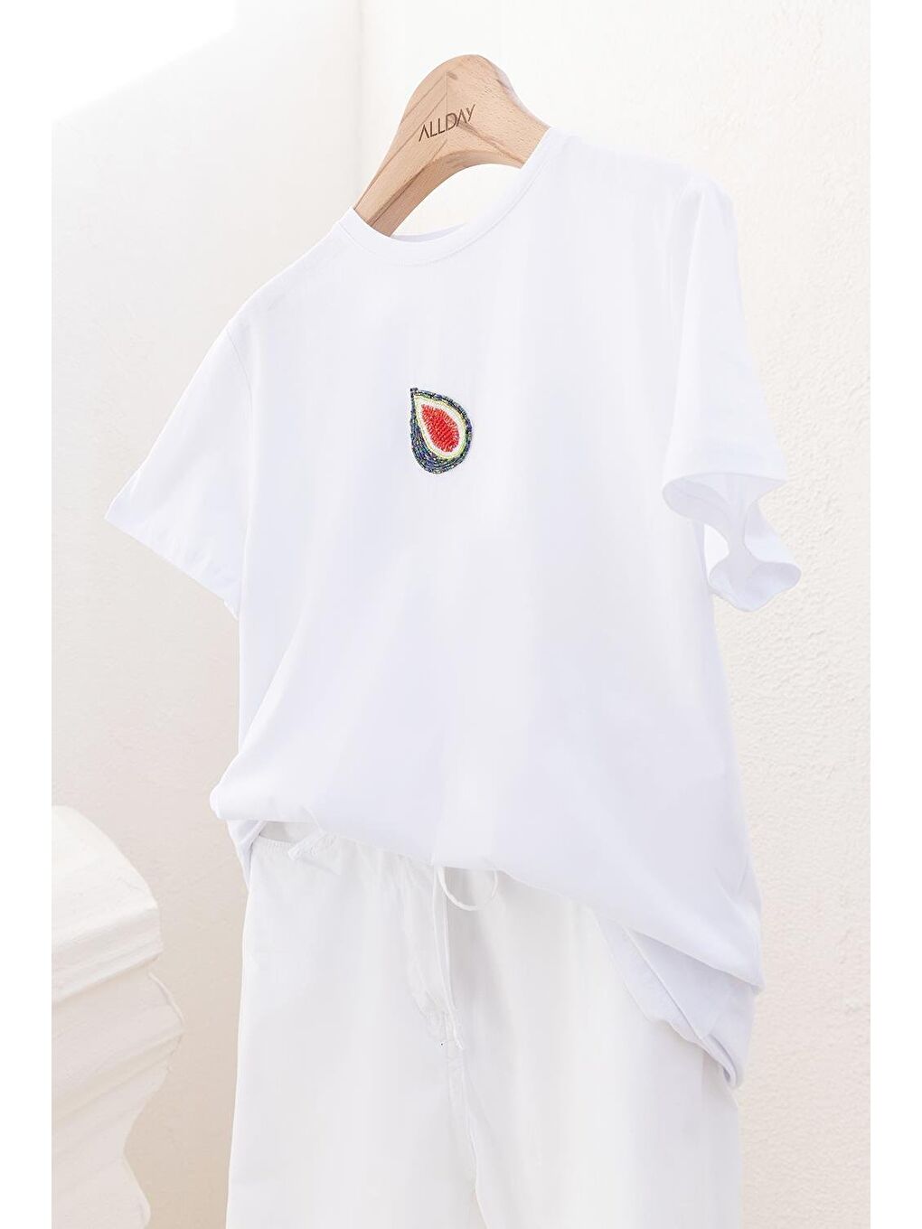 Beyaz-Kısa Kollu Nakış Detaylı Süprem Tshirt-3