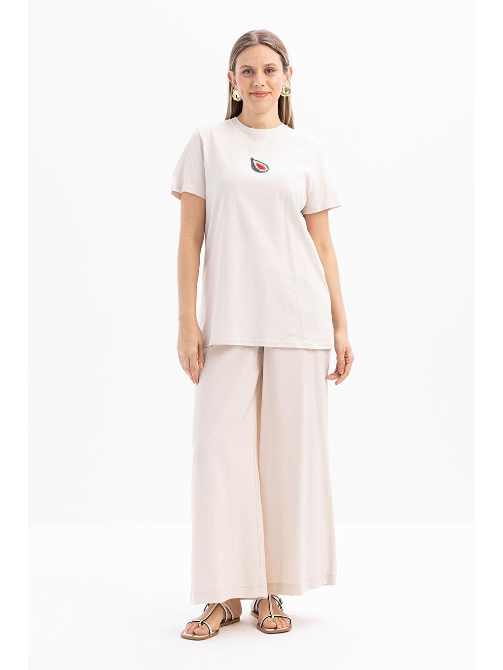 Bej Taş-Kısa Kollu Nakış Detaylı Süprem Tshirt-1