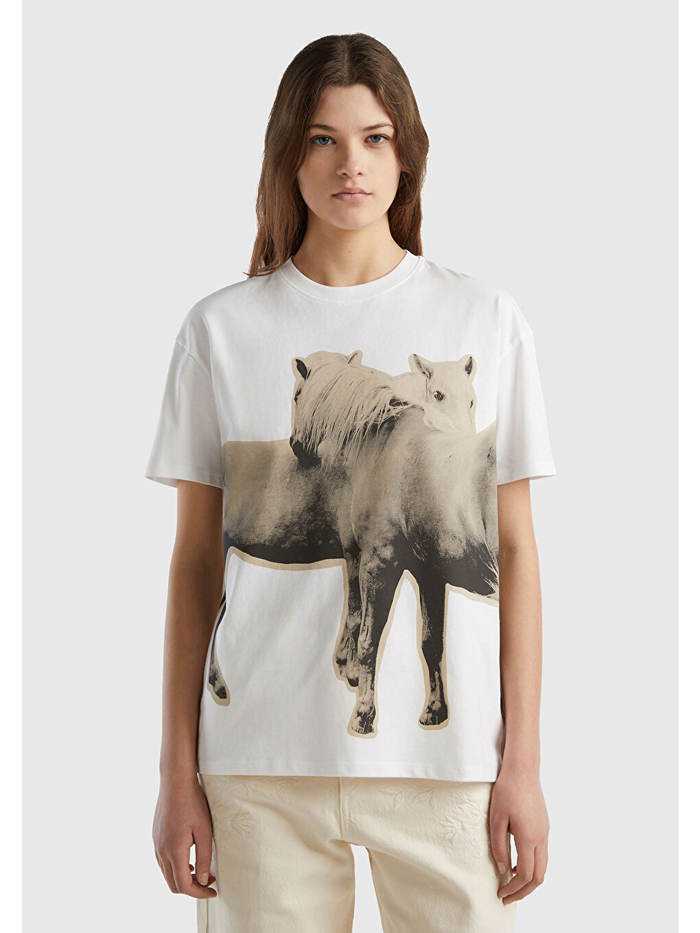 Kadın Beyaz %100 Pamuk Önü Hayvan Baskılı Bisiklet Yaka Tişört