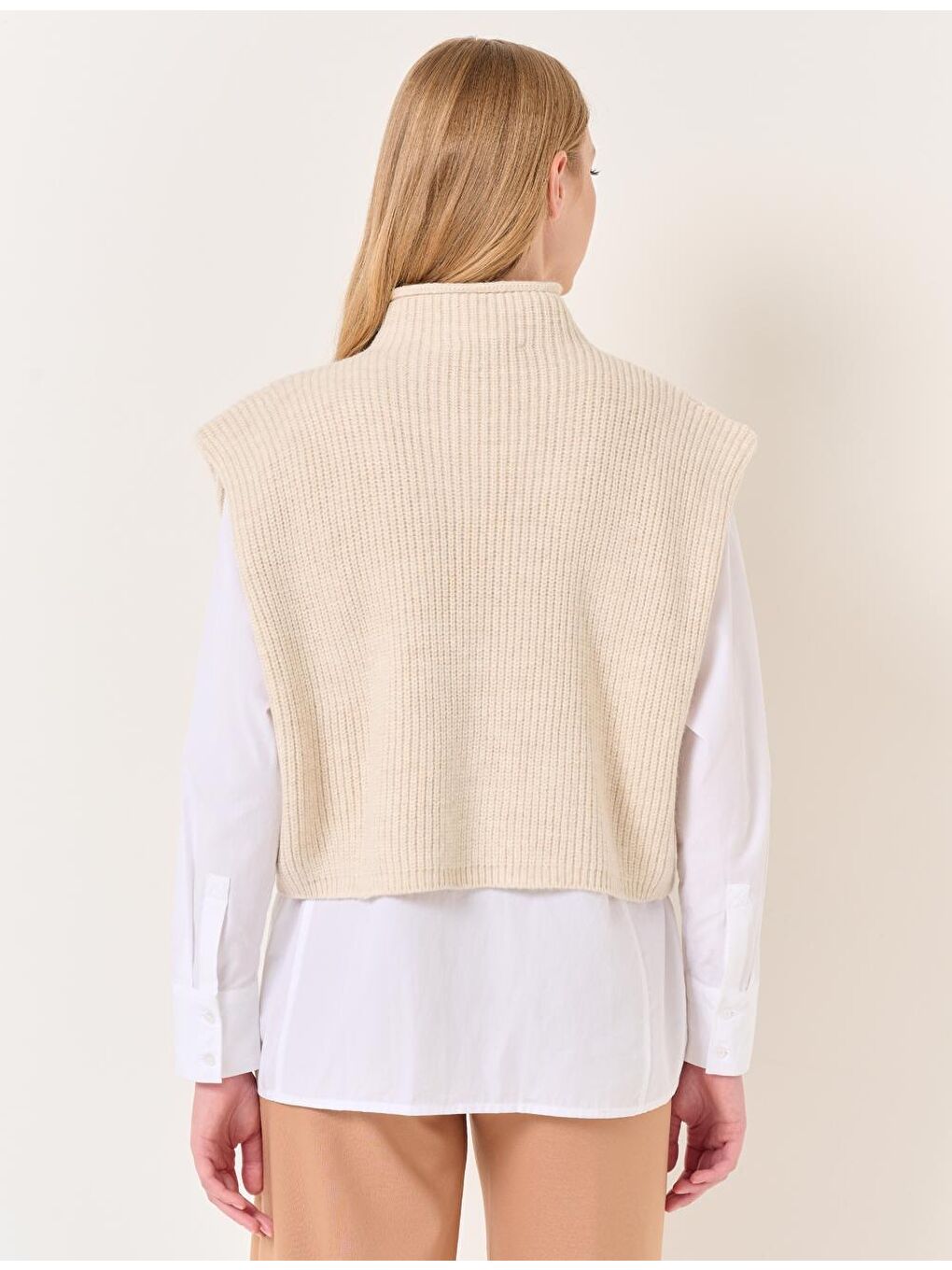 Bej Balıkçı Yaka Kolsuz Kısa Triko Süveter-5