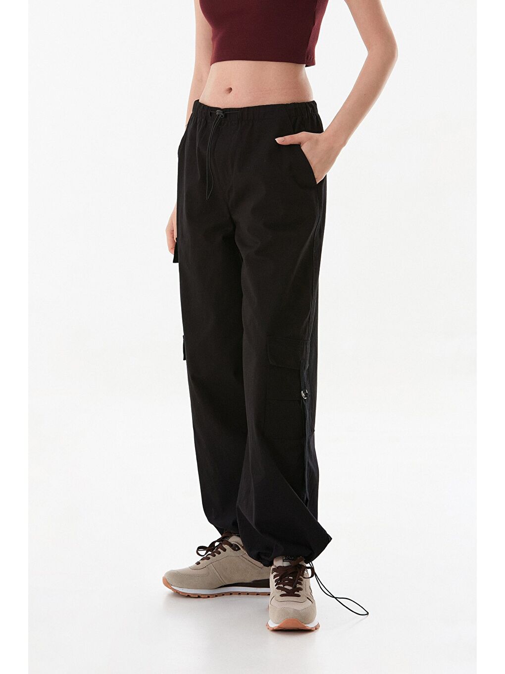 Siyah Beli Ve Paçası Stoperli Kargo Cepli Gabardin Pantolon-4