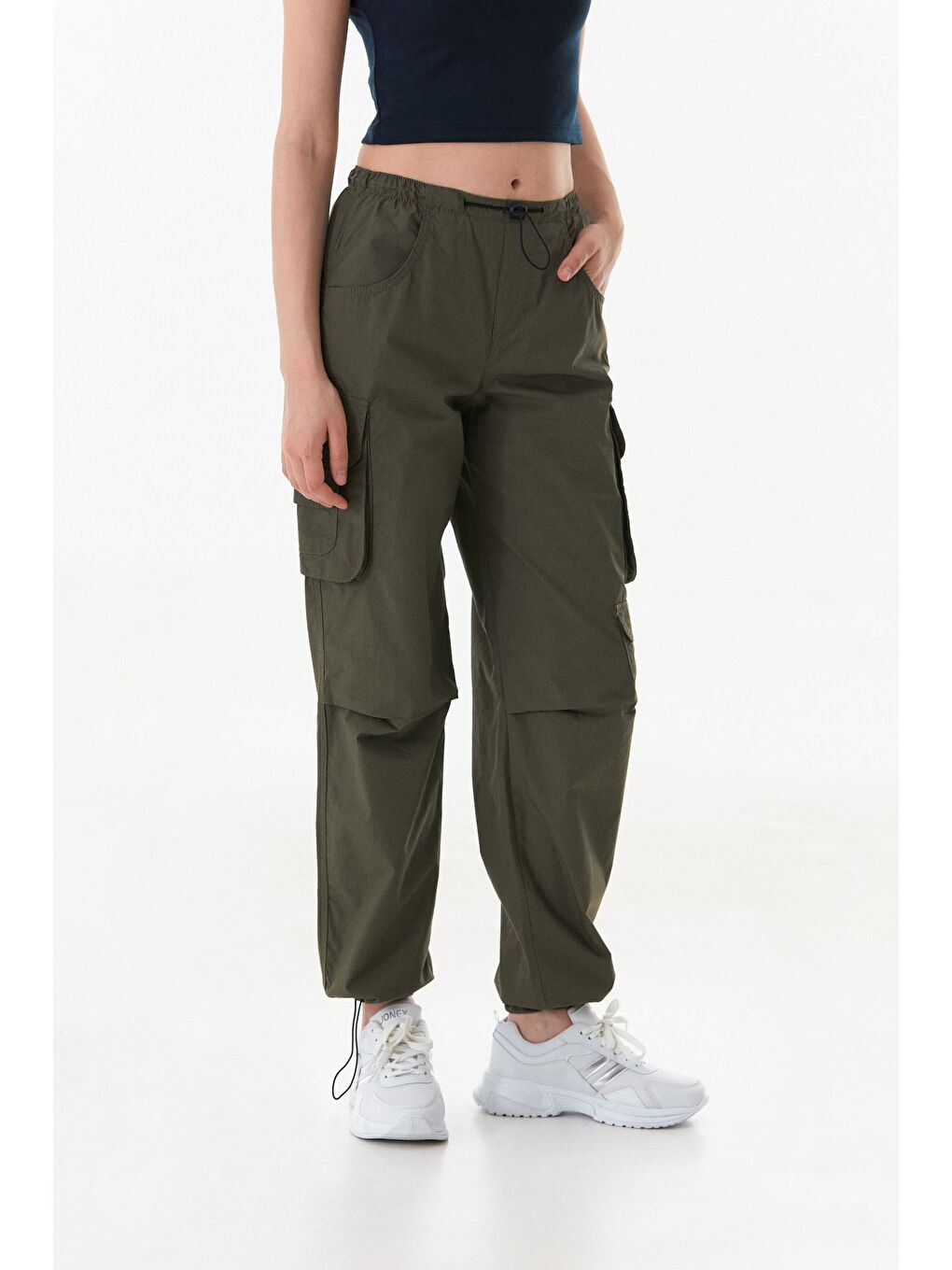 Haki Beli Ve Paçası Stoperli Kargo Cepli Paraşüt Kumaş Pantolon-1