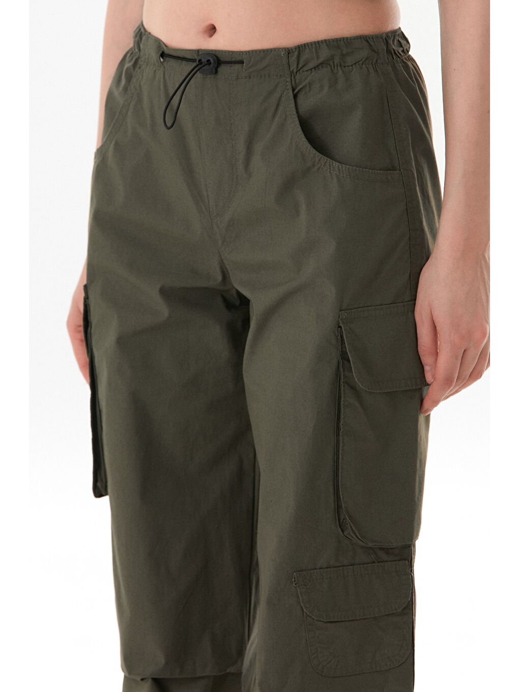 Haki Beli Ve Paçası Stoperli Kargo Cepli Paraşüt Kumaş Pantolon-4