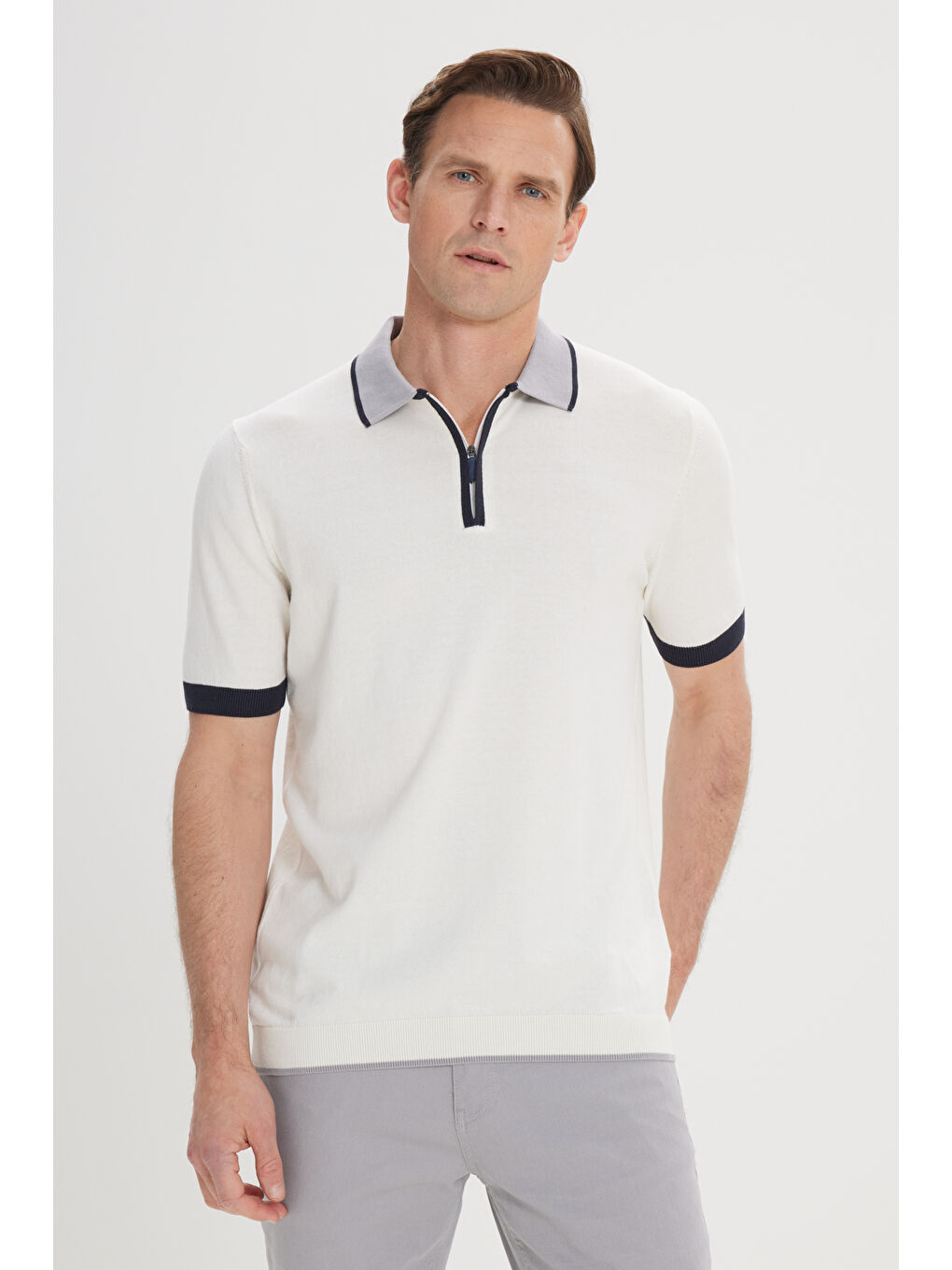 Erkek Ekru Standart Fit Normal Kesim %100 Pamuk Fermuarlı Polo Yaka Triko Tişört