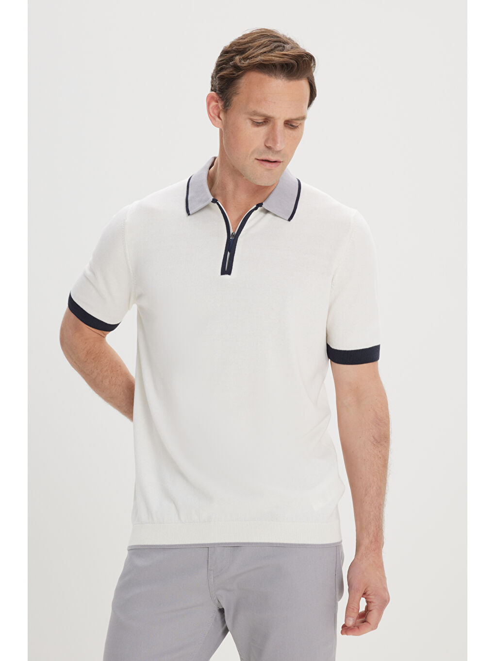 Erkek Ekru Standart Fit Normal Kesim %100 Pamuk Fermuarlı Polo Yaka Triko Tişört-2