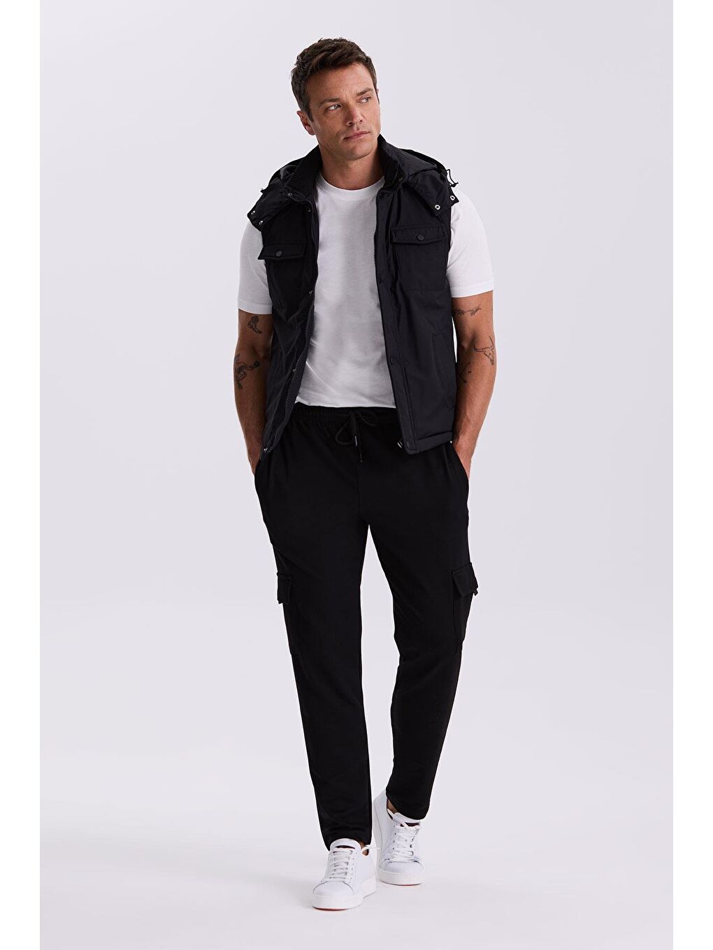 Siyah Comfort Fit Cepli Kapüşonlu Rahat Kesim Safari Yelek-1