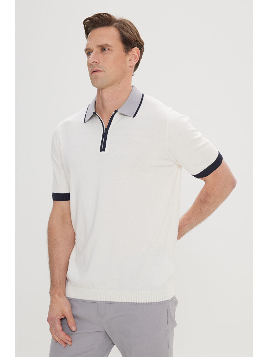 Erkek Ekru Standart Fit Normal Kesim %100 Pamuk Fermuarlı Polo Yaka Triko Tişört-3