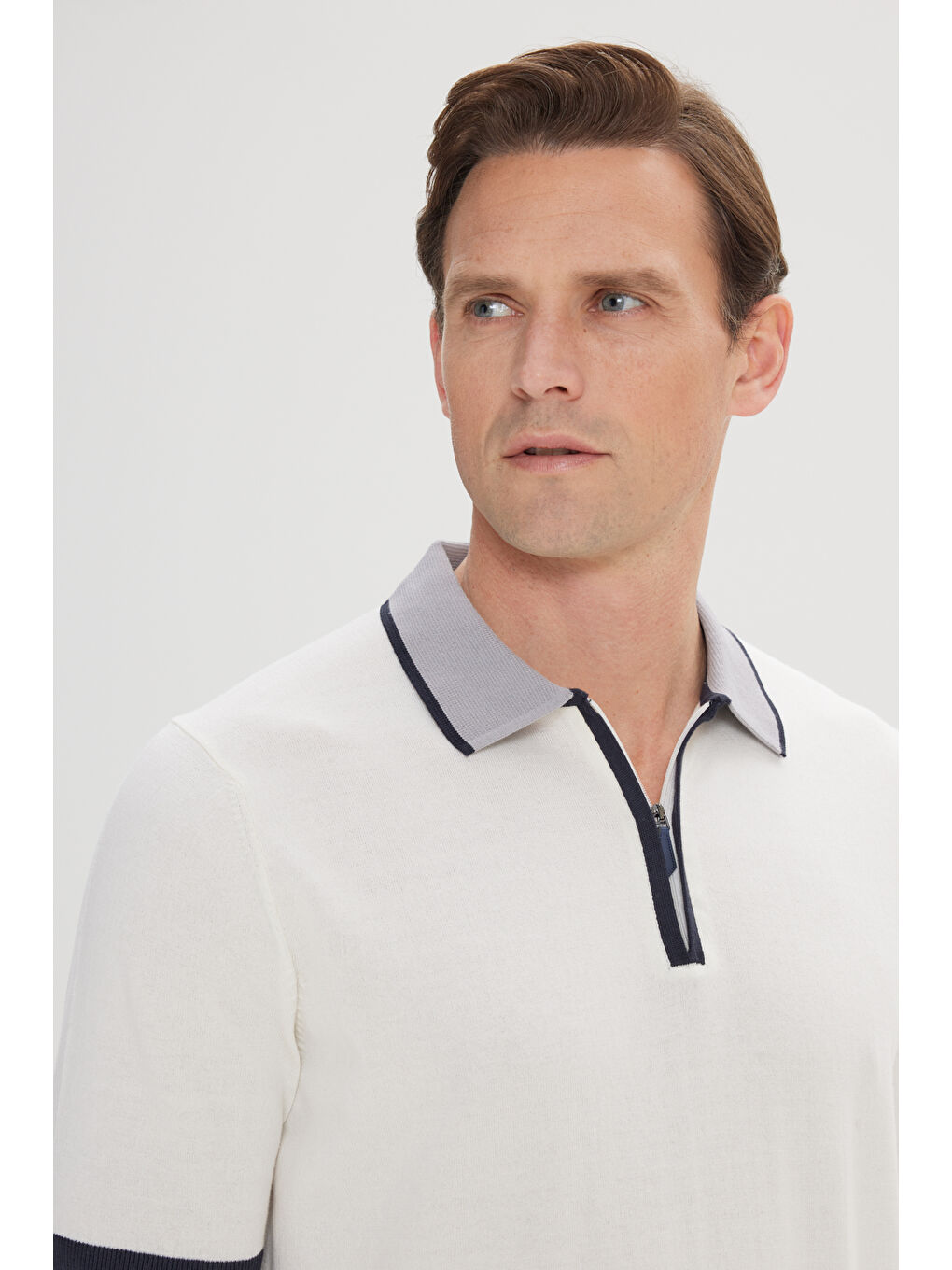 Erkek Ekru Standart Fit Normal Kesim %100 Pamuk Fermuarlı Polo Yaka Triko Tişört-4