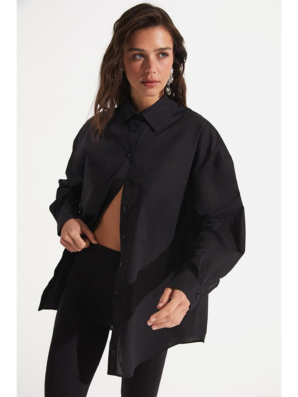 Cep Detaylı Siyah Pamuk Gömlek-2