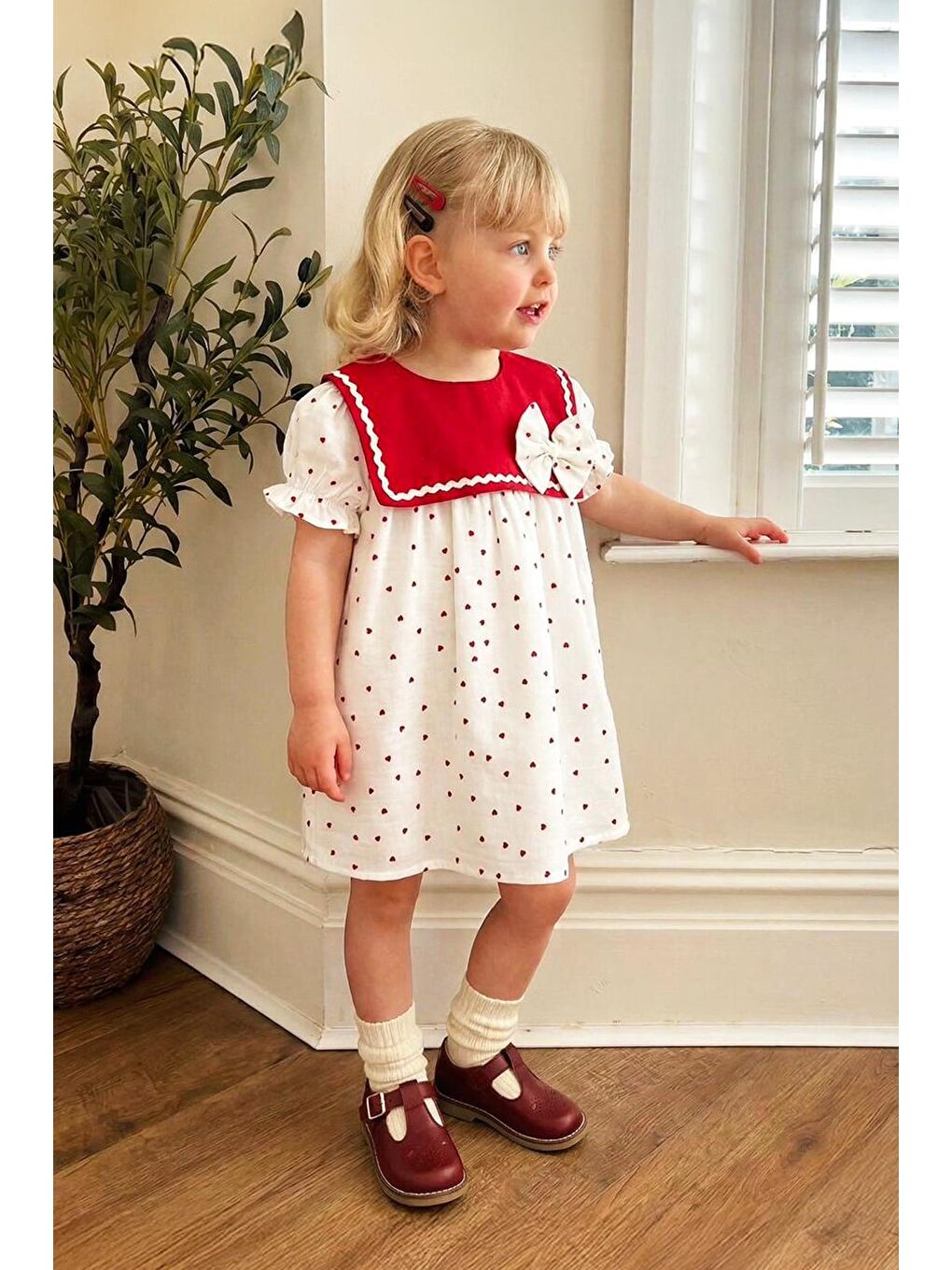 Beyaz Kız Çocuk Pamuklu Kırmızı Kalp Desenli Fiyonk Detaylı Müslin Elbise