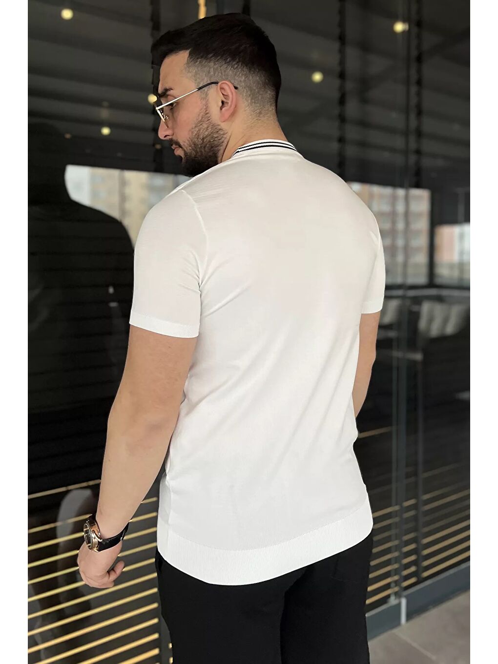 Beyaz Nakışlı Bisiklet Yaka Erkek Tişört-2