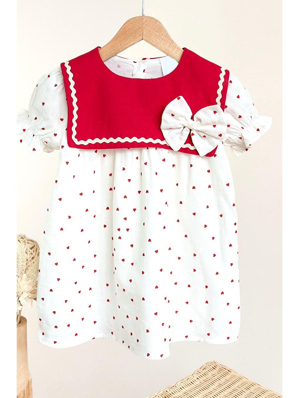 Beyaz Kız Çocuk Pamuklu Kırmızı Kalp Desenli Fiyonk Detaylı Müslin Elbise-2