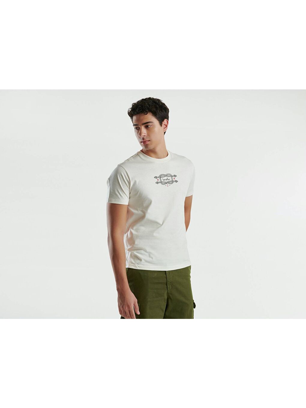 United Colors Of Benetton Ekru Erkek Krem %100 Pamuk Normal Kesim Önü Baskılı Yuvarlak Yaka Tişört