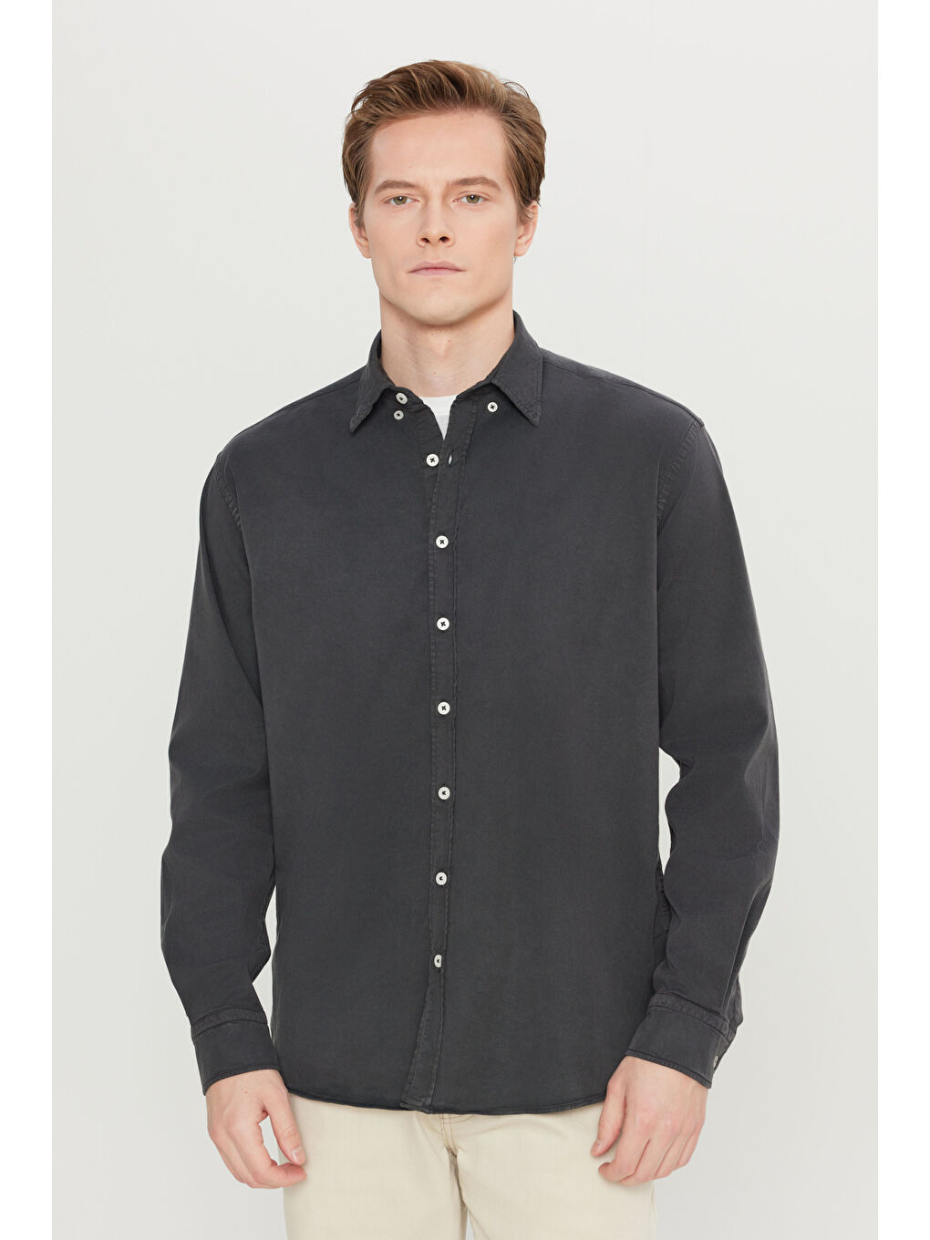 Erkek Antrasit Pamuklu Comfort Fit Rahat Kesim Gizli Düğmeli Yaka Gömlek-2