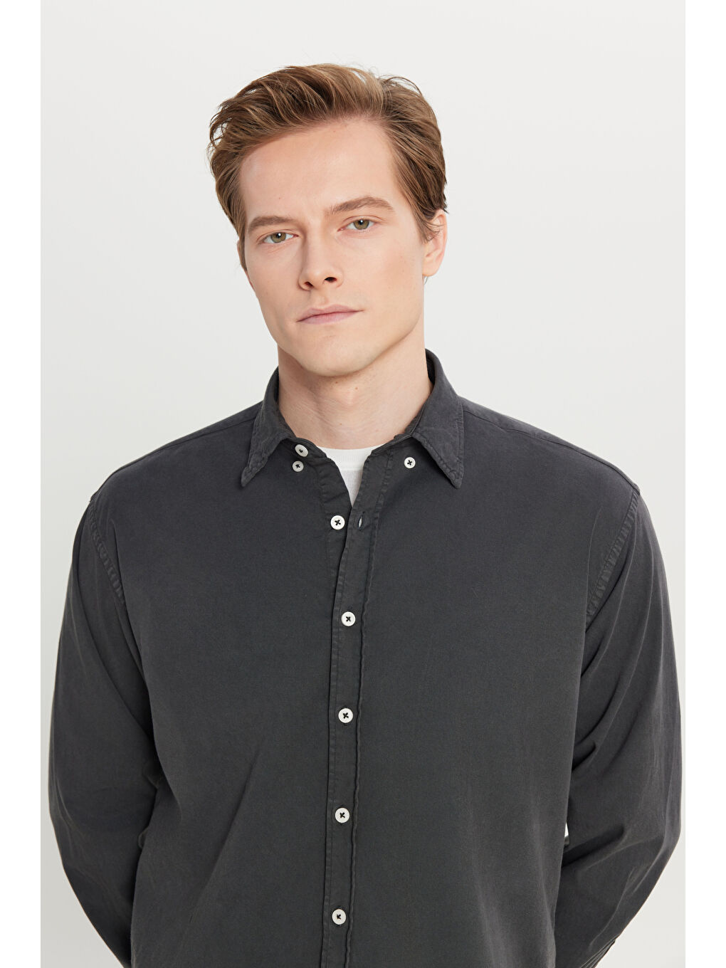 Erkek Antrasit Pamuklu Comfort Fit Rahat Kesim Gizli Düğmeli Yaka Gömlek-3
