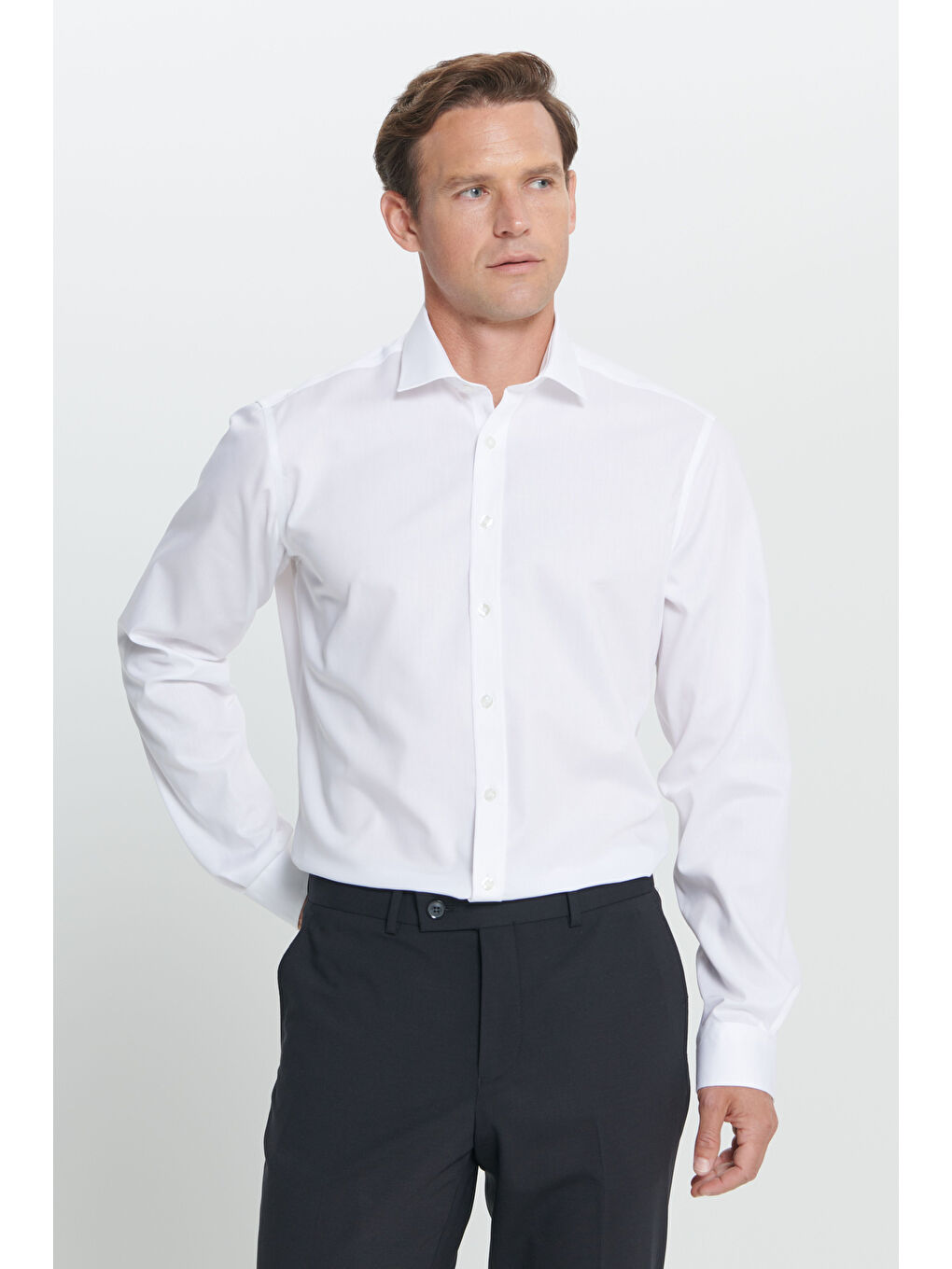 Erkek Beyaz Ütü Gerektirmeyen Comfort Fit Rahat Kesim Klasik Yaka %100 Pamuk Non-Iron Gömlek