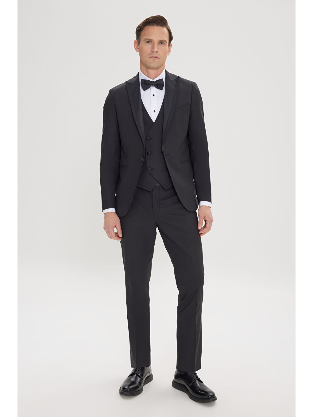 Erkek Siyah Slim Fit Dar Kesim Kırlangıç Yaka Yünlü Yelekli Smokin Takım-1