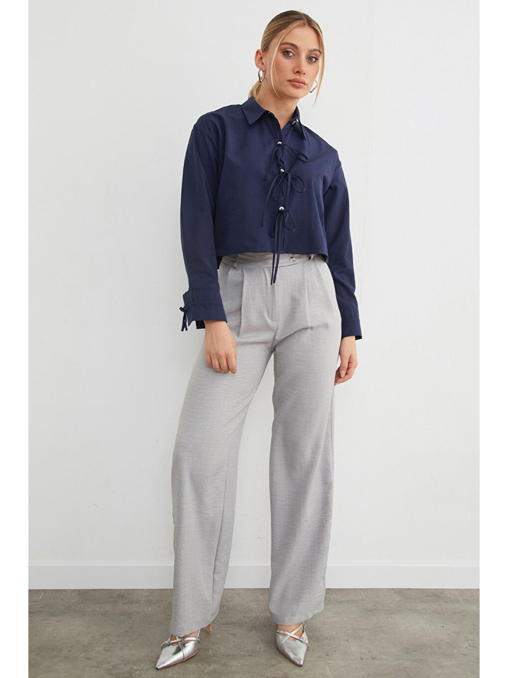 Lacivert Önü Bağlamalı Düğmeli Crop Gömlek-1