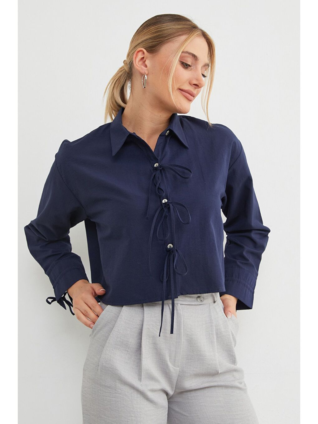 Lacivert Önü Bağlamalı Düğmeli Crop Gömlek-2