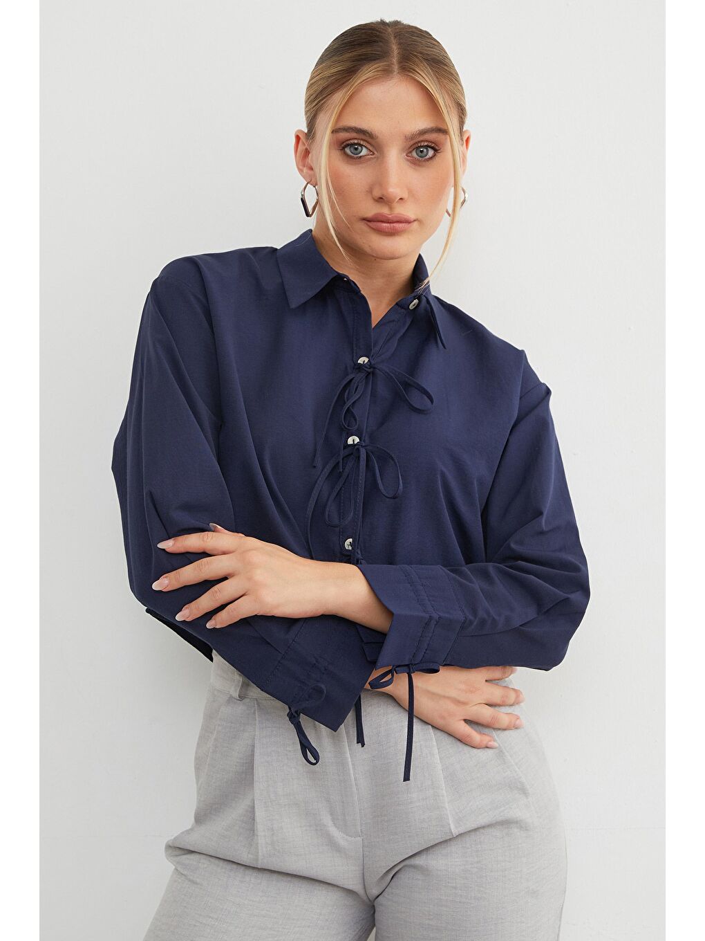 Lacivert Önü Bağlamalı Düğmeli Crop Gömlek-3