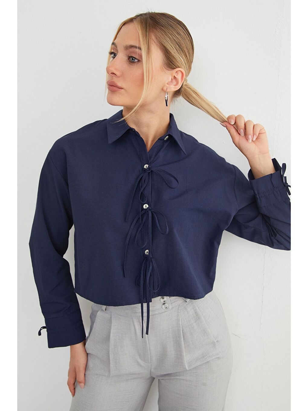Lacivert Önü Bağlamalı Düğmeli Crop Gömlek-4