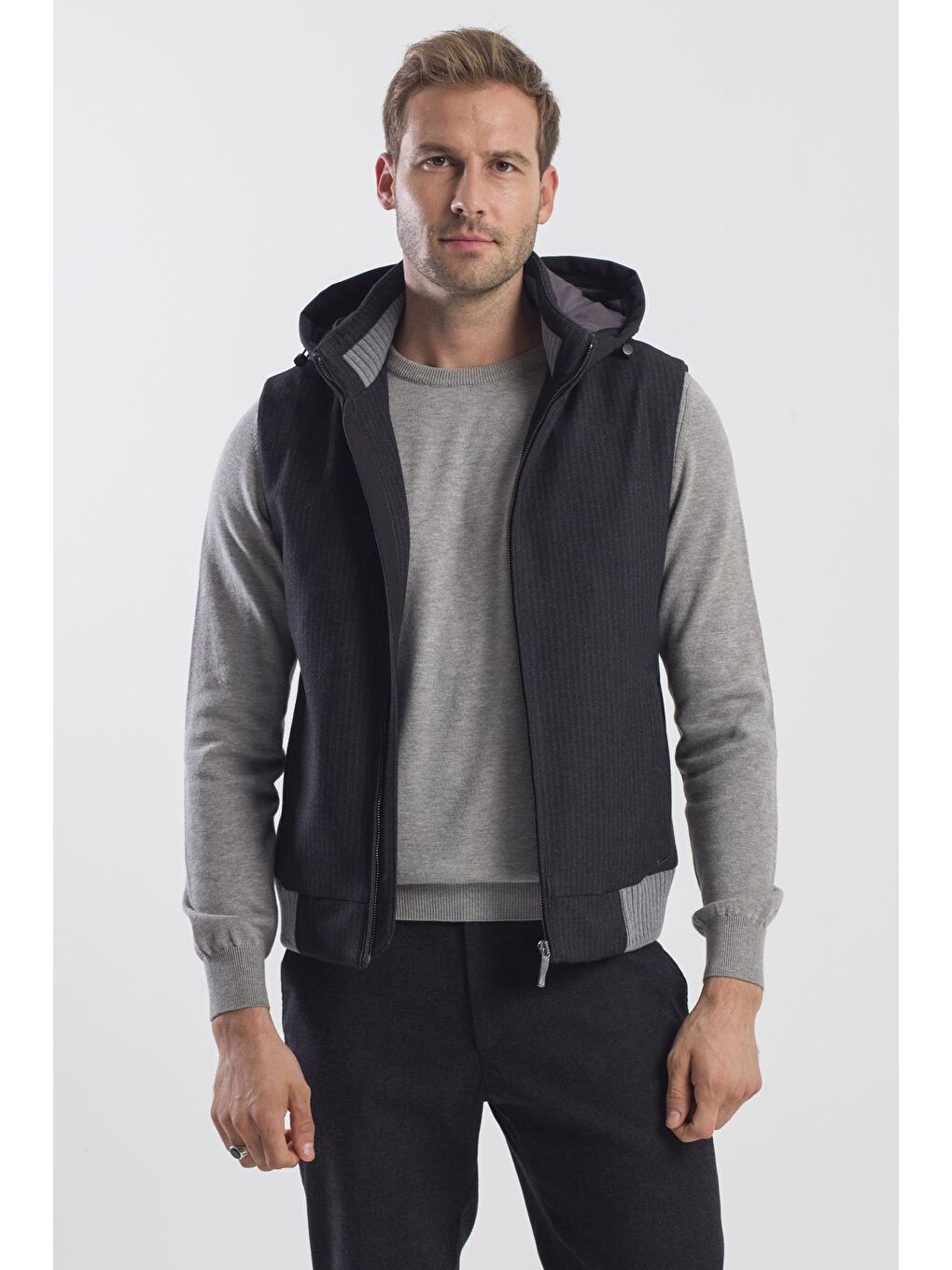 Siyah Comfort Fit Desenli Çıkarılabilir Kapüşonlu Yelek