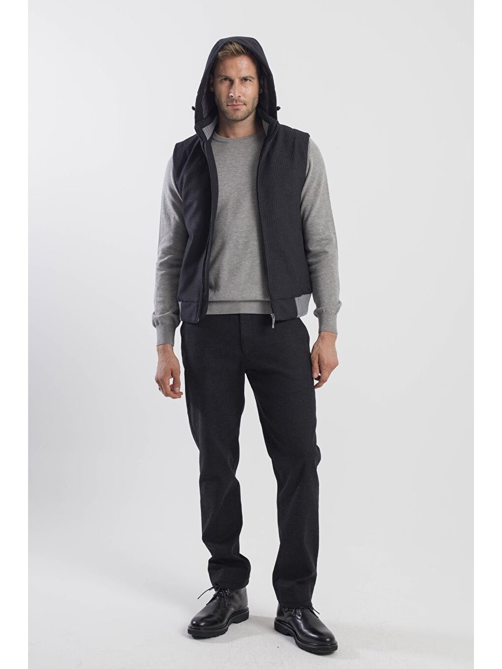 Siyah Comfort Fit Desenli Çıkarılabilir Kapüşonlu Yelek-1