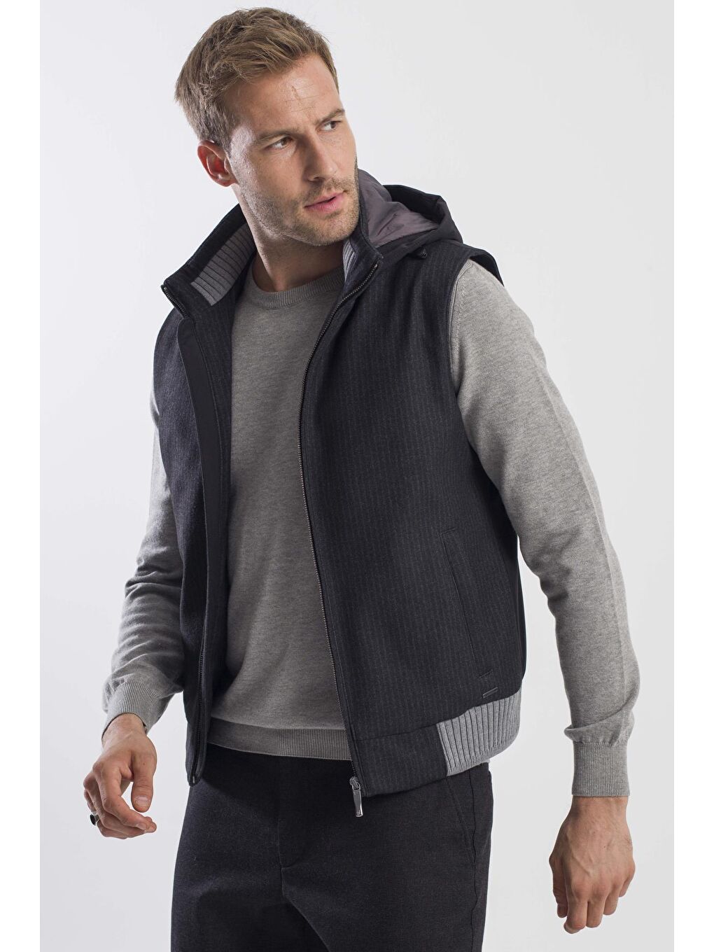 Siyah Comfort Fit Desenli Çıkarılabilir Kapüşonlu Yelek-2