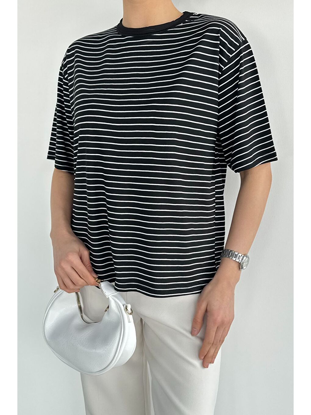 Siyah Kadın Bisiklet Yaka Çizgi Desenli Tişört