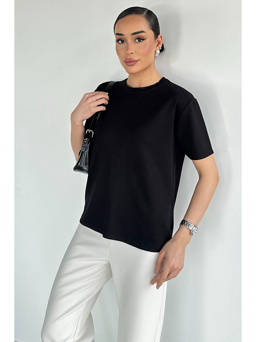 Siyah Kadın Bisiklet Yaka Basic Tişört