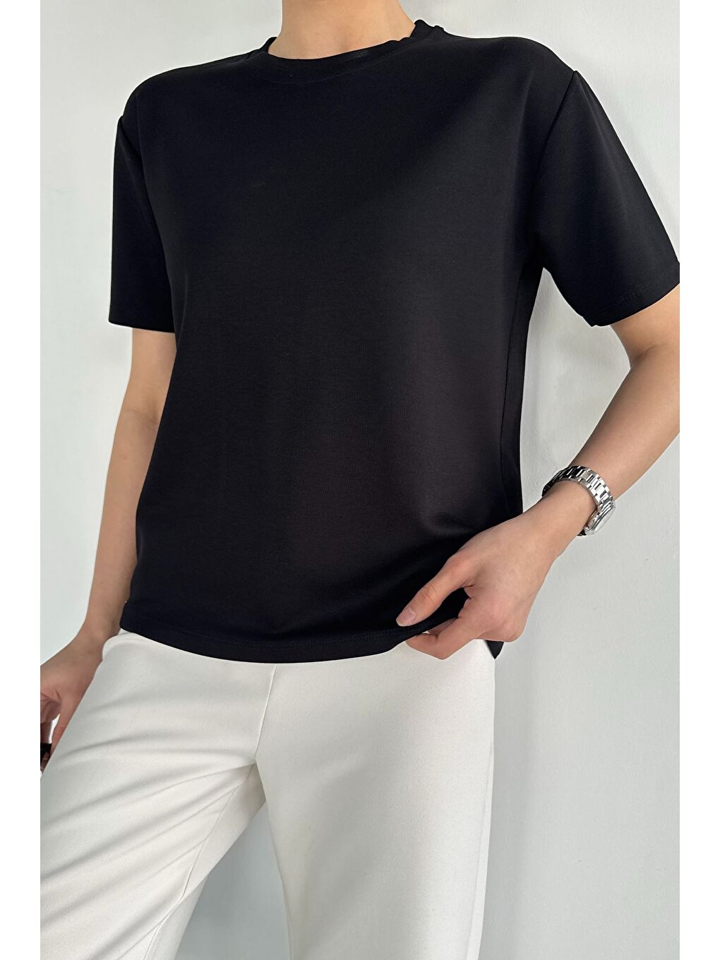 Siyah Kadın Bisiklet Yaka Basic Tişört-1