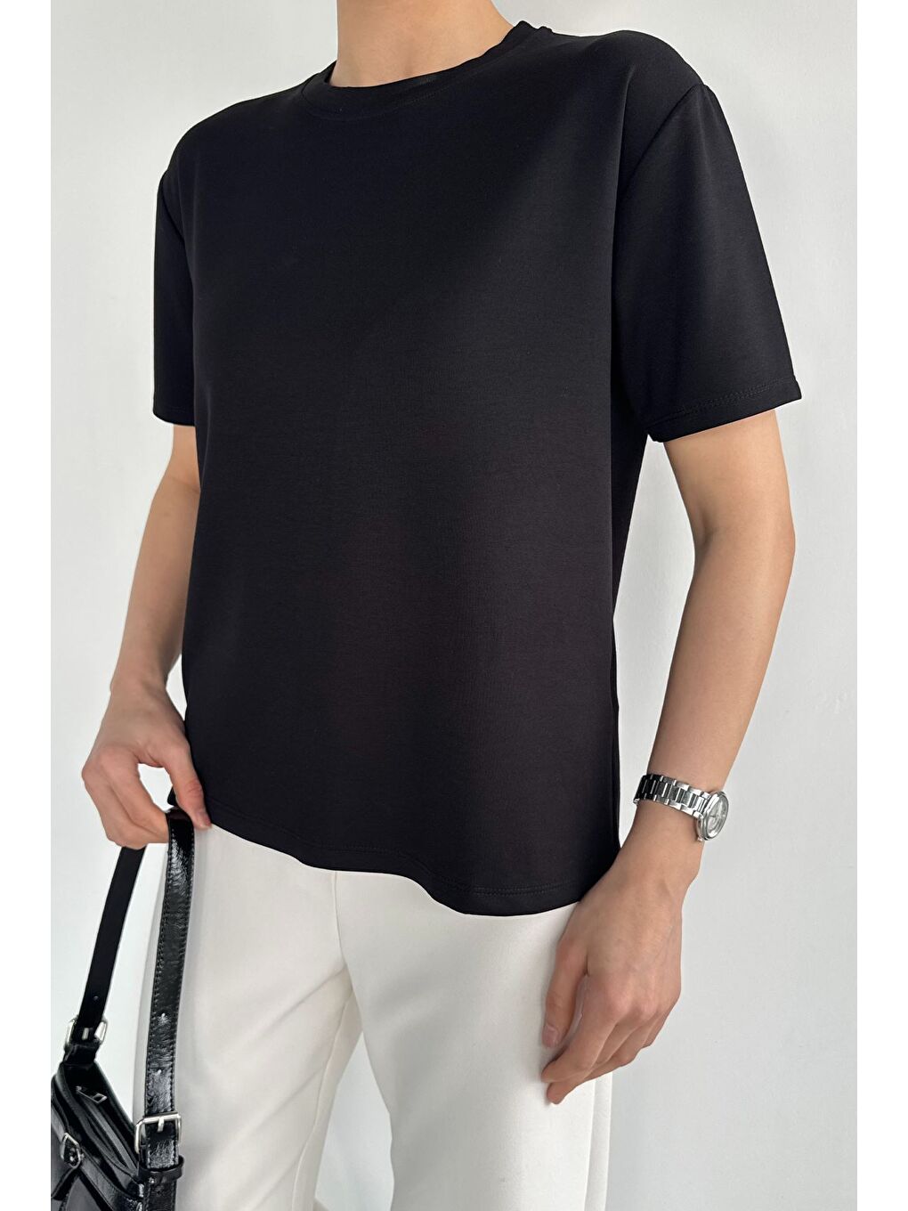 Siyah Kadın Bisiklet Yaka Basic Tişört-2