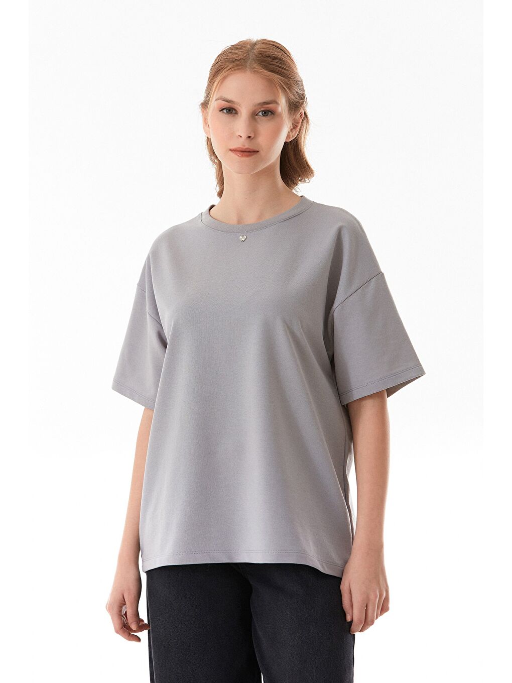 Gri Kalp Aksesuarlı Oversize Tişört