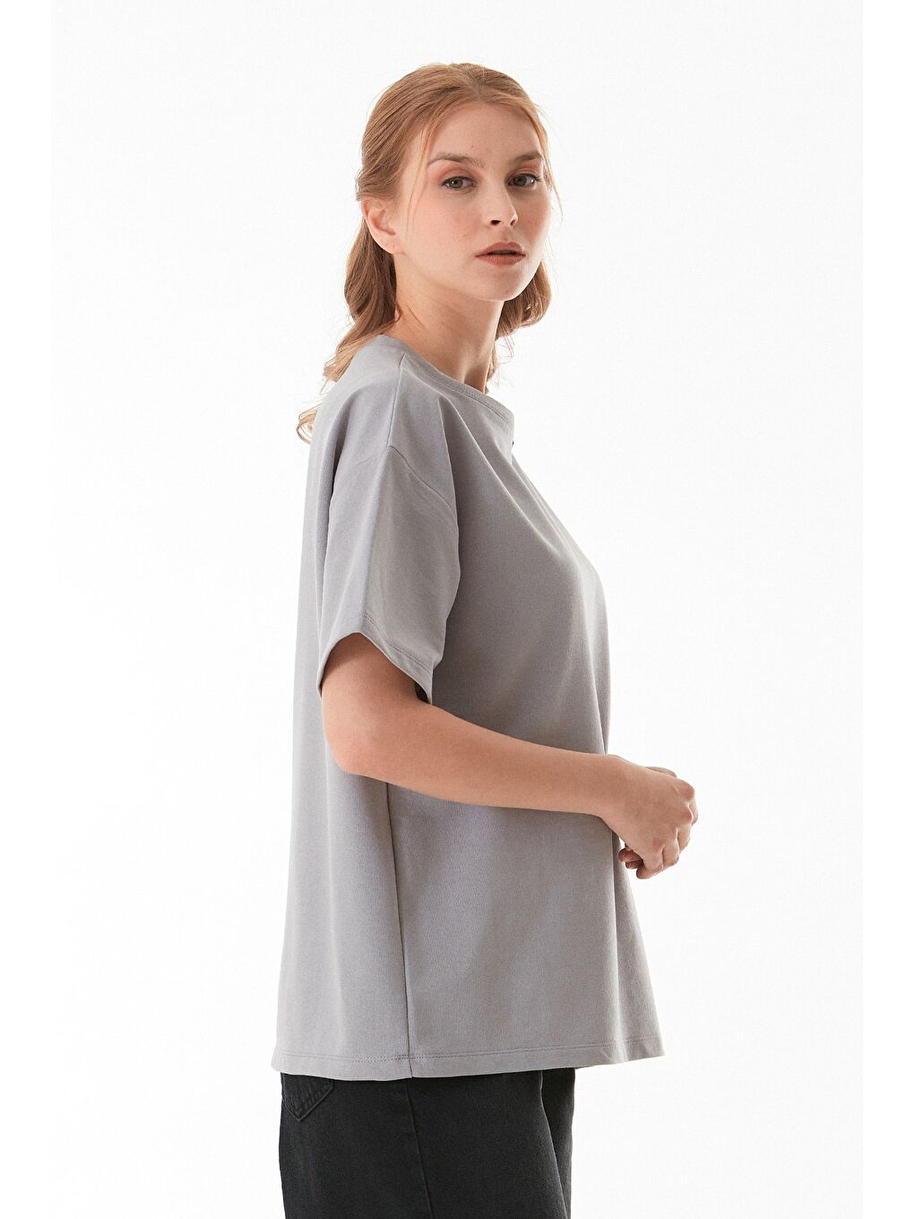 Gri Kalp Aksesuarlı Oversize Tişört-3